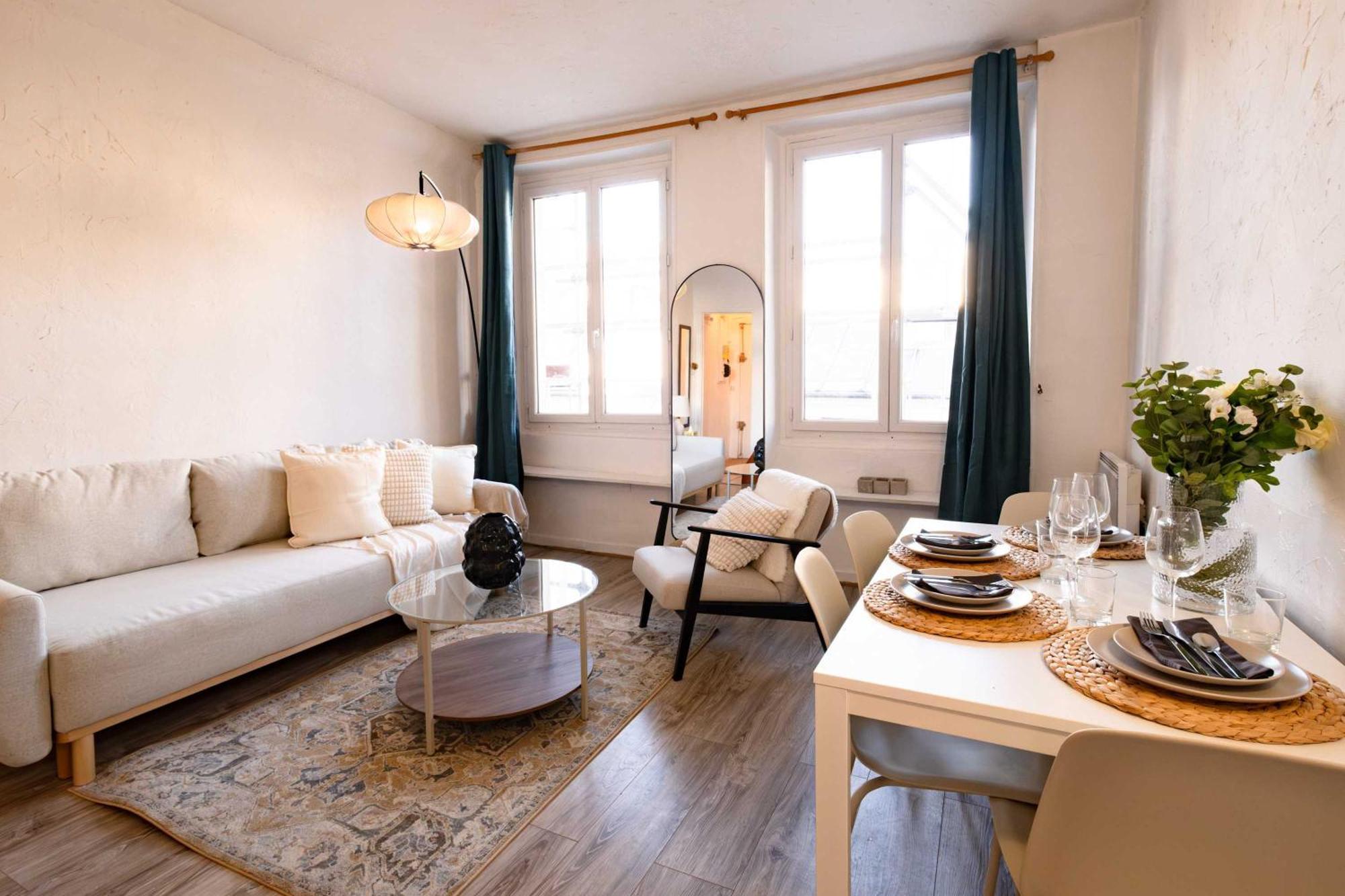 Cozy Parisian Montorgueil Apartment Paris